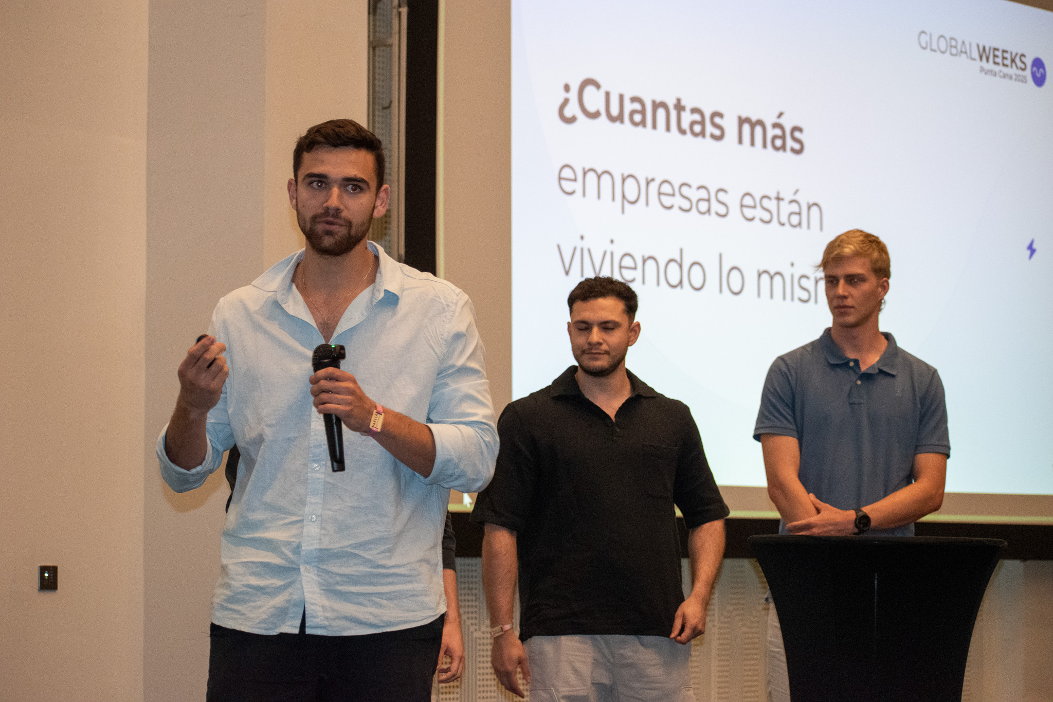 Participantes de una capacitación de IA